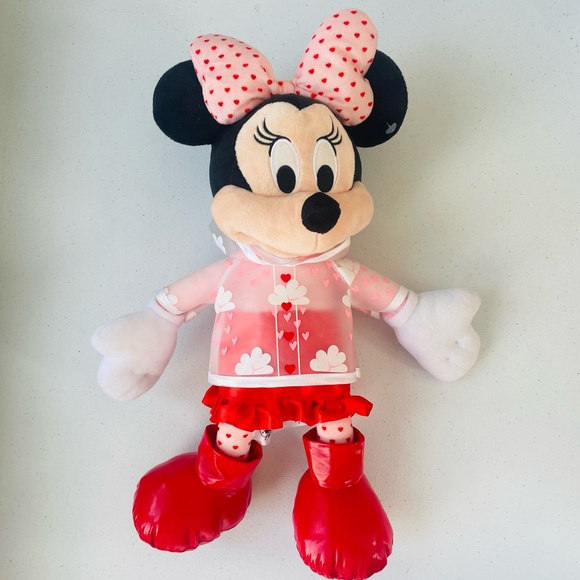 Minnie Mouse 2020 Valentine’s Day Plush - Picture 2 of 5